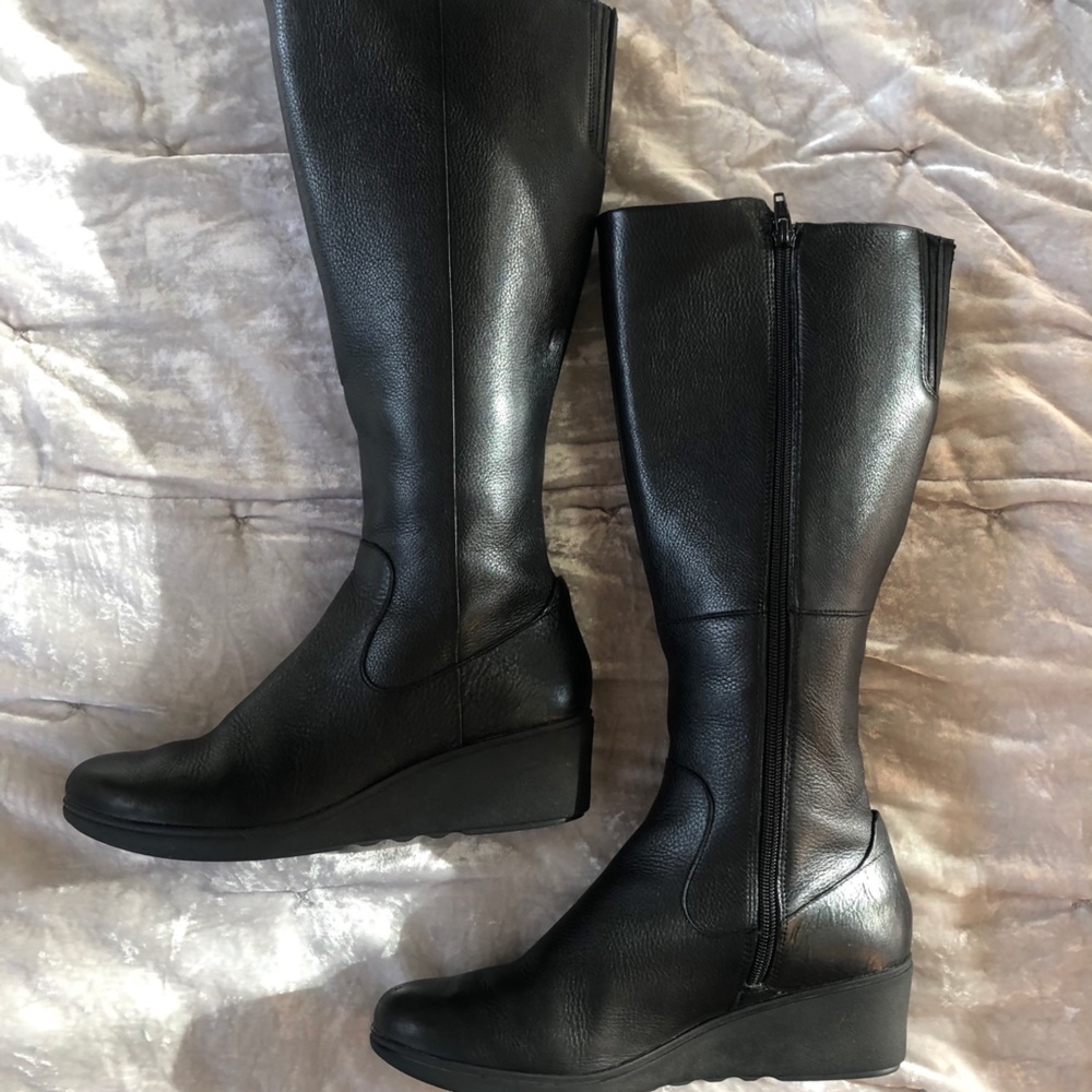 Clark wedge black boot